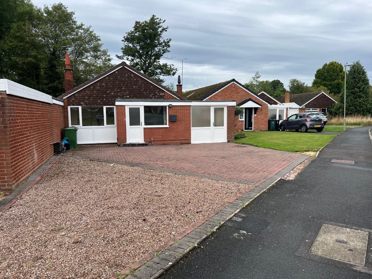 3 bed bungalow to rent in Windsor Road, Albrighton, Wolverhampton WV7