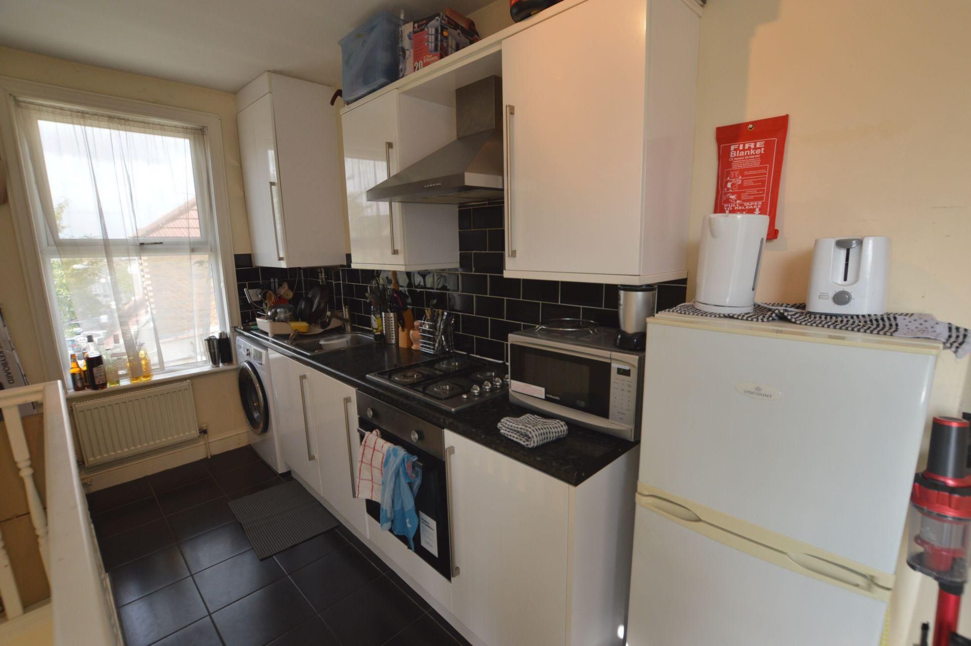 2 bed flat to rent in Hoe Street, Walthamstow E17 Zoopla