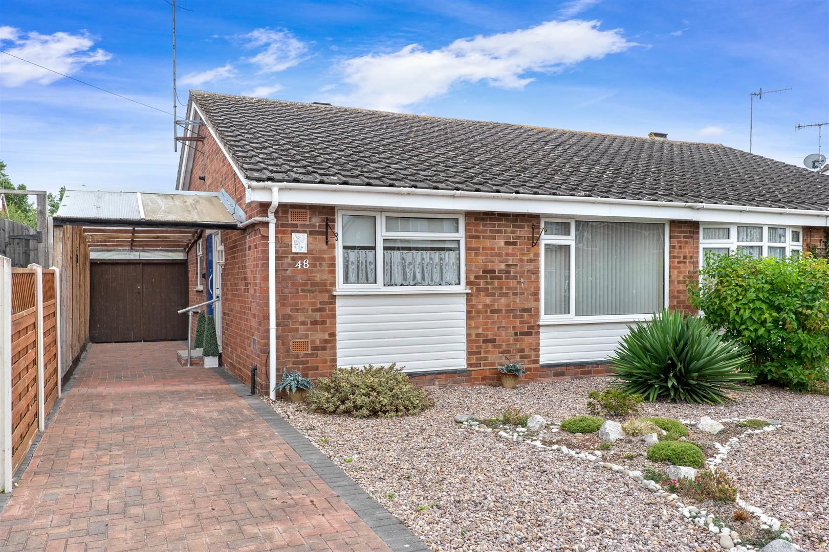 2 bed semidetached bungalow for sale in Canada Way, Worcester WR2 Zoopla