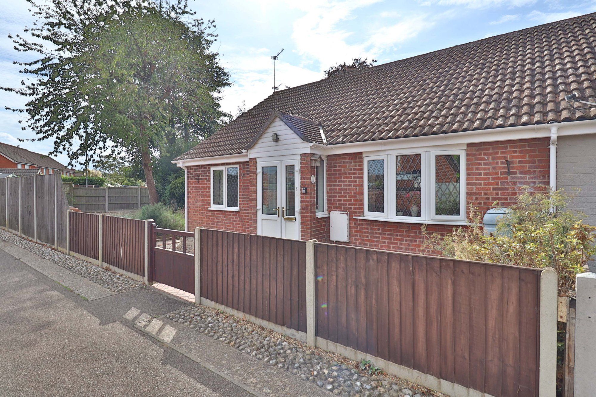 3 bed semidetached bungalow for sale in Wordsworth Road, Diss IP22