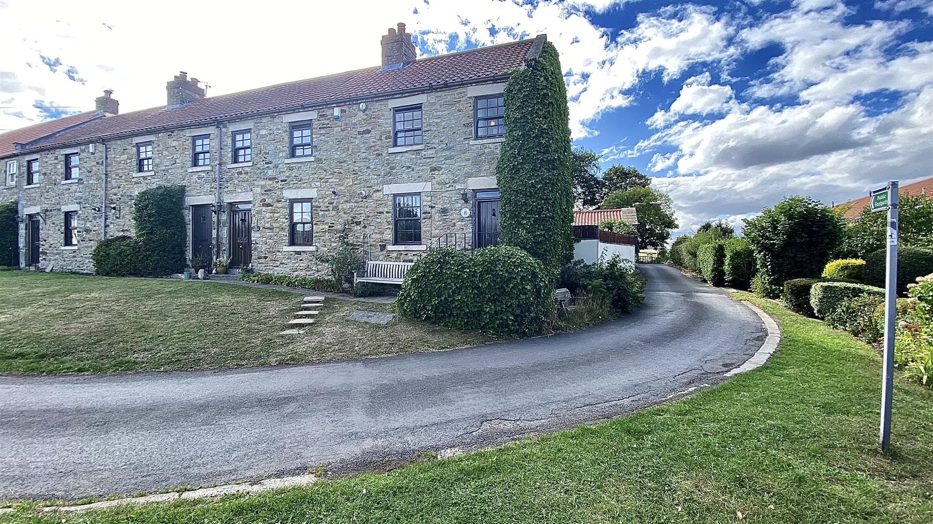 3 bed end terrace house for sale in Old Gardens, Brandon Village