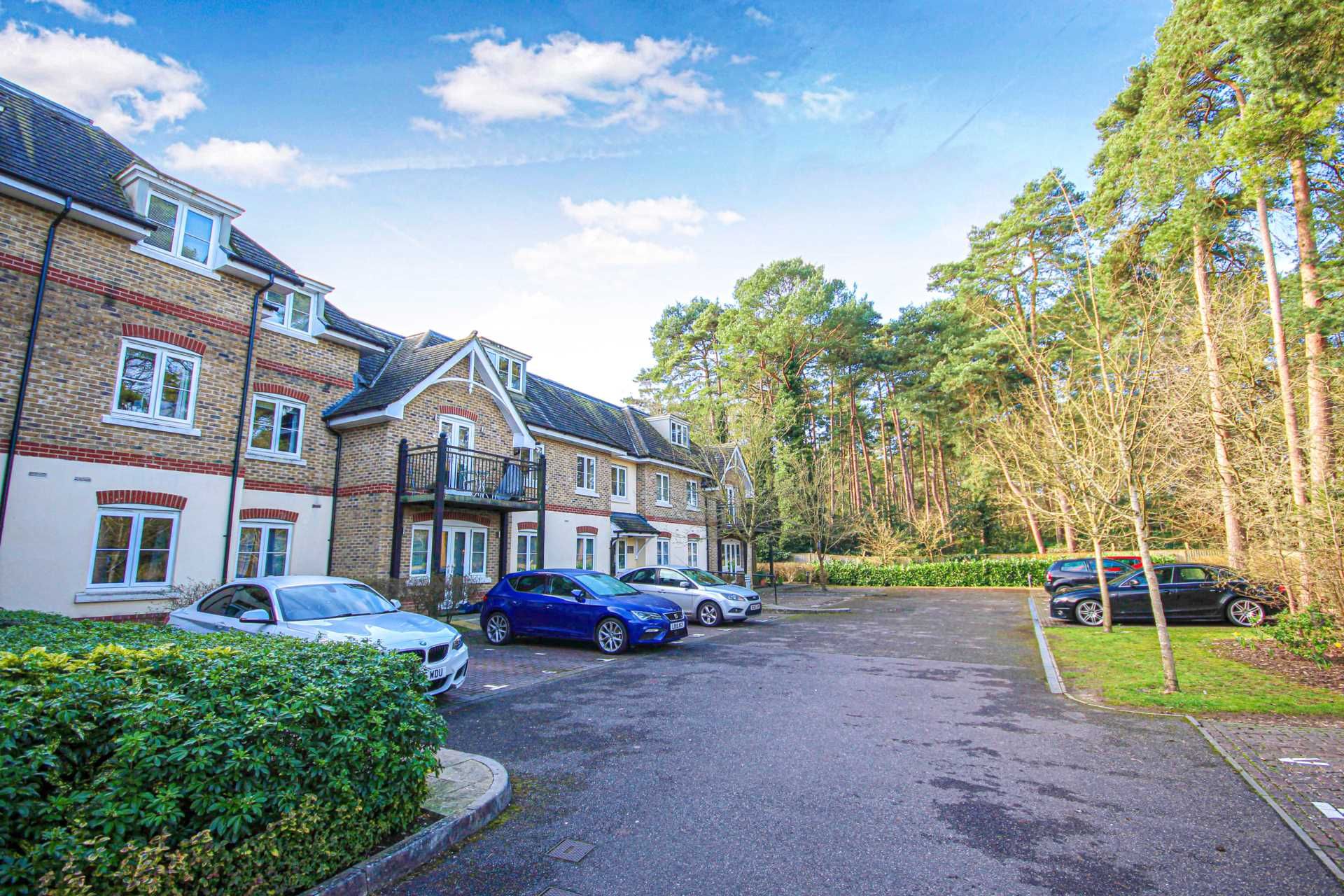 2 bed flat to rent in Aston Grange, Bracknell RG12 Zoopla