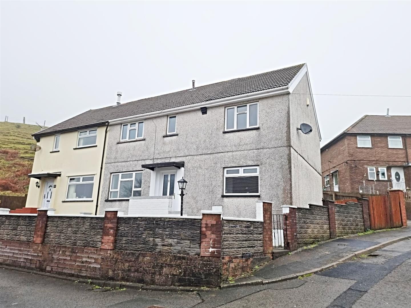 4 bed semidetached house for sale in HeolYMynydd, Ystrad, Pentre