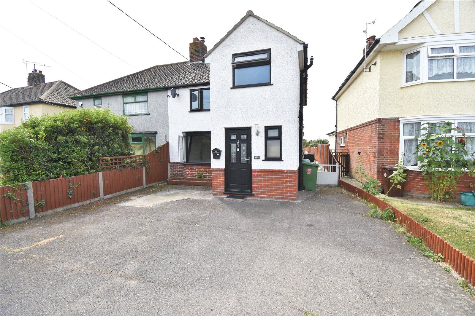 3 bed semidetached house for sale in Harwich Road, Little Oakley