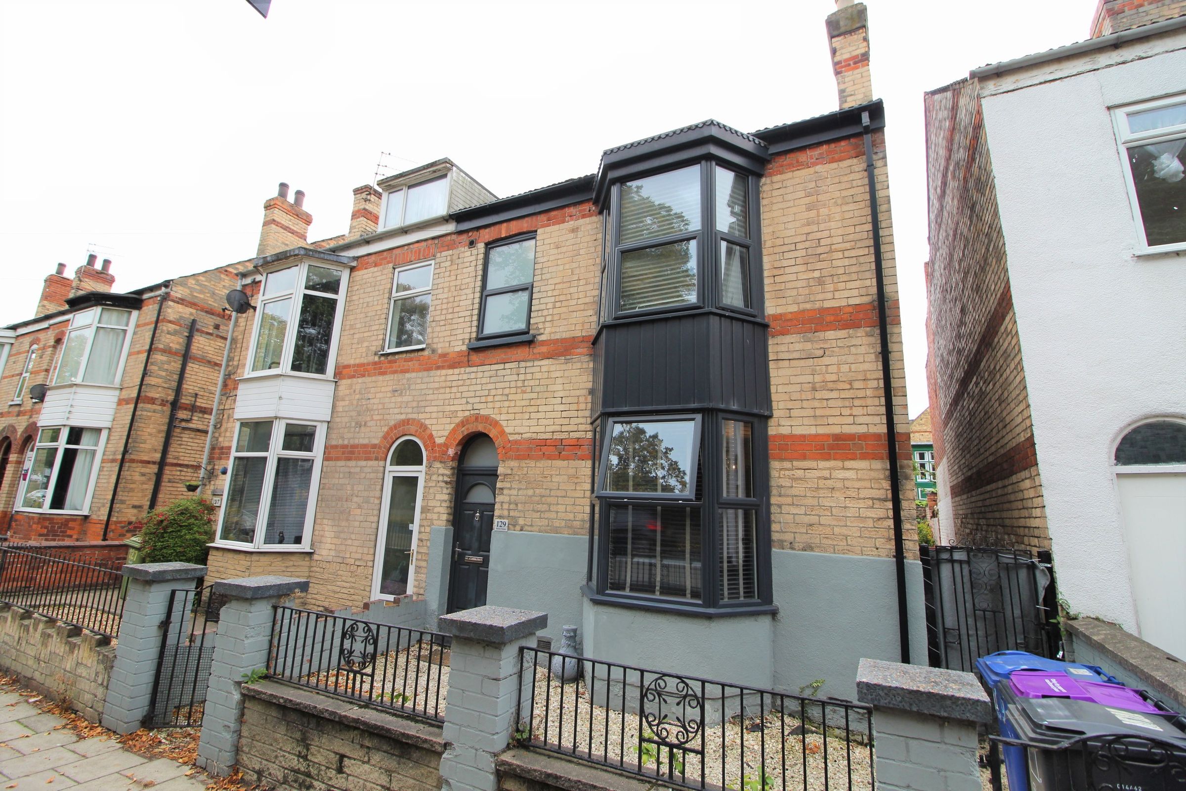 5 bed semidetached house for sale in Morton Terrace, Gainsborough DN21