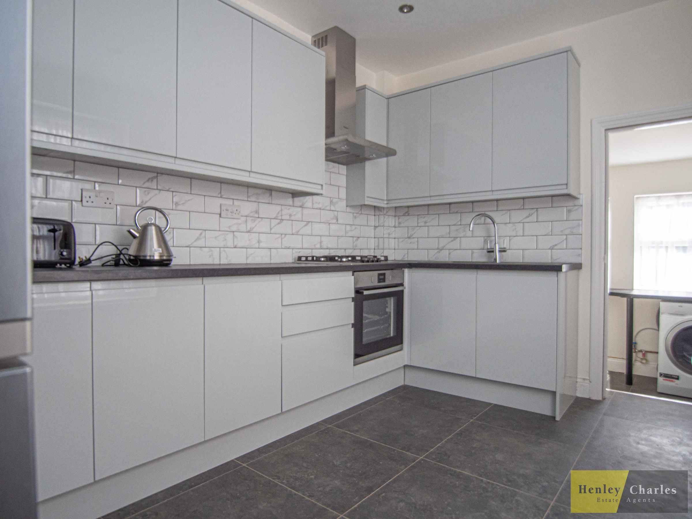 3 bed shared to rent in Endwood Court Road, Handsworth