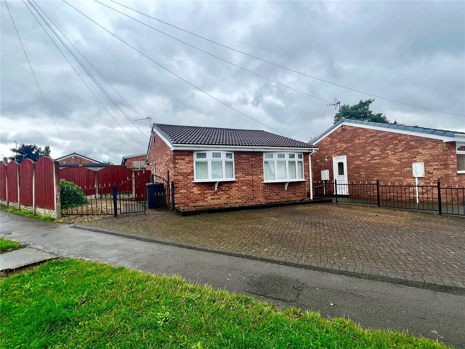 2 bed bungalow for sale in Queen Elizabeth Way, Kirk Hallam, Ilkeston