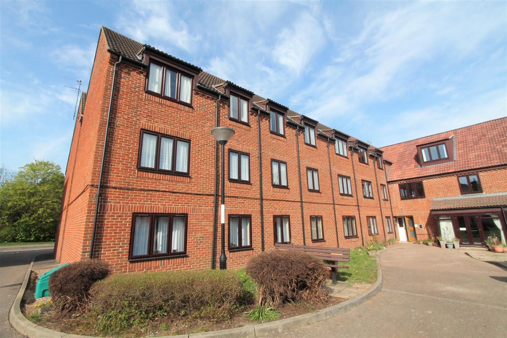 1 bed flat for sale in Ashley Court, Hatfield AL10 Zoopla