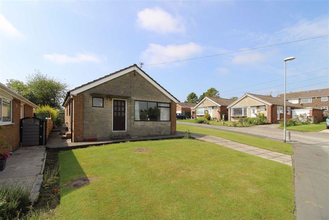 Holt Drive, Adel LS16