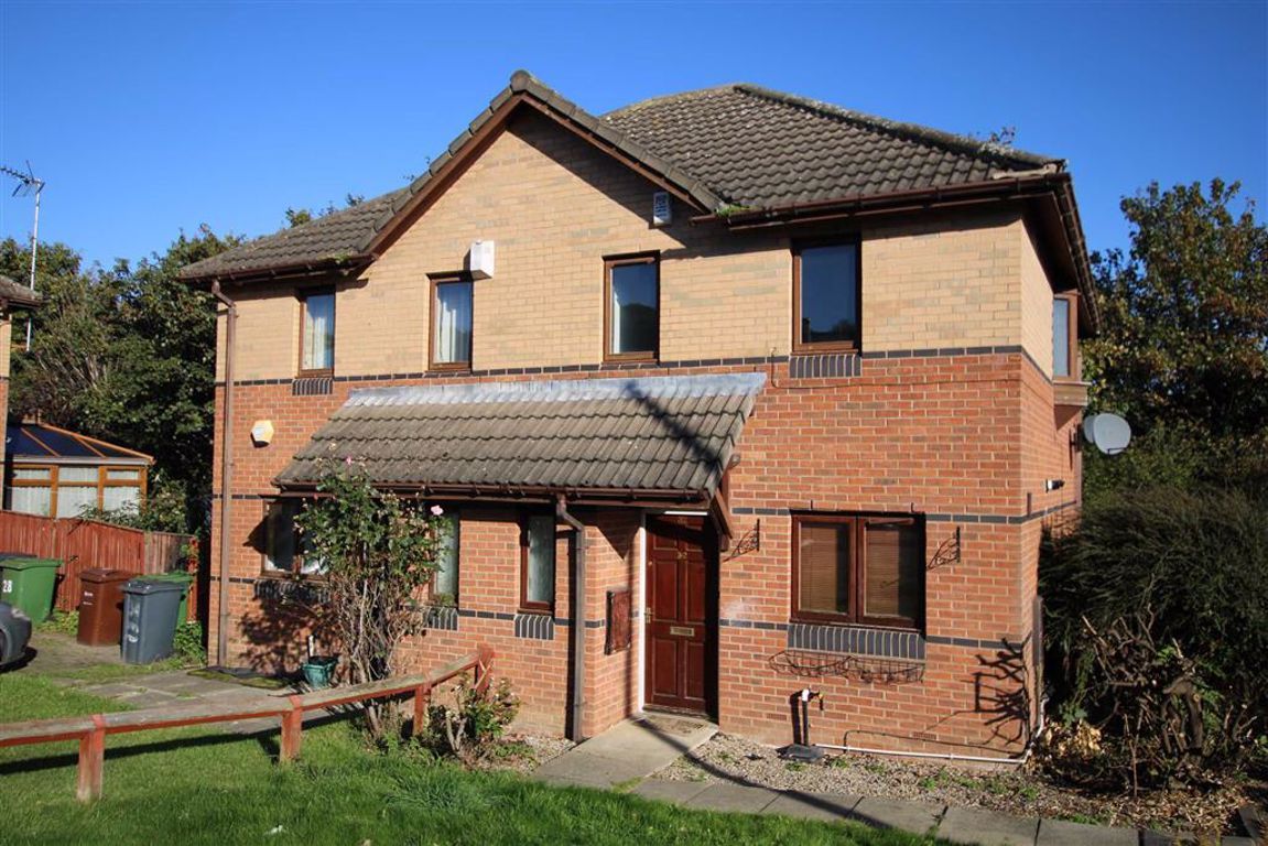 3 bed semidetached house to rent in Stonecliffe Drive, Leeds, West