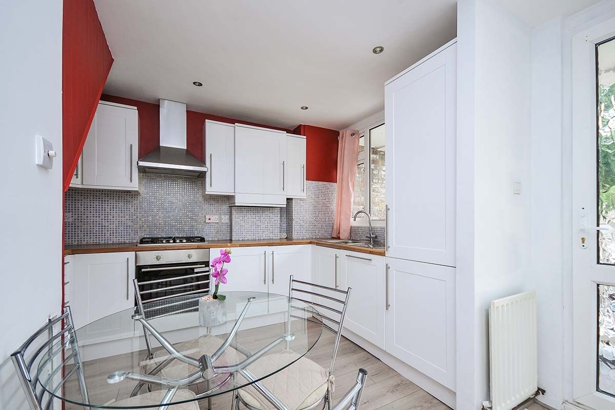 2 bed flat to rent in River Park Gardens, Bromley BR2 Zoopla