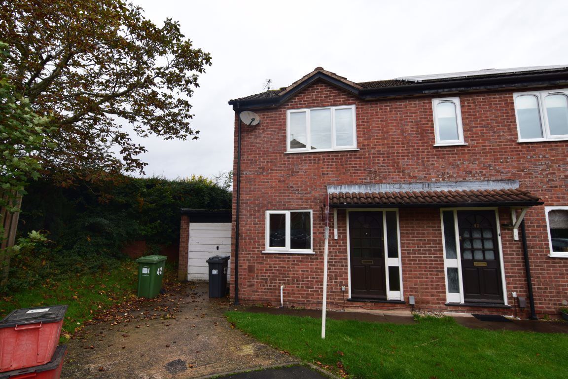 3 bed semidetached house to rent in Packwood Close, Sydenham