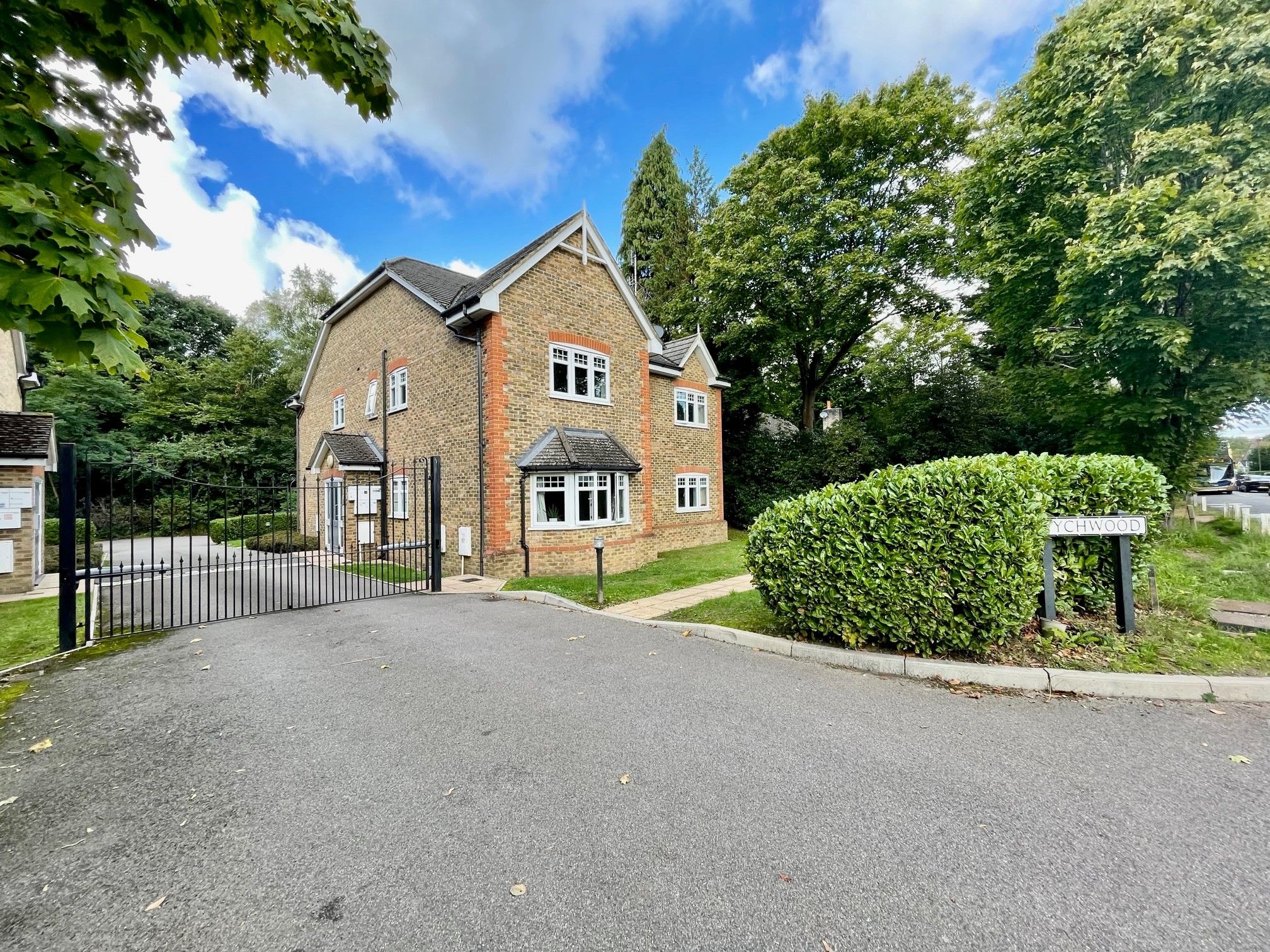 2 bed flat for sale in Kings Ride, Camberley GU15 Zoopla