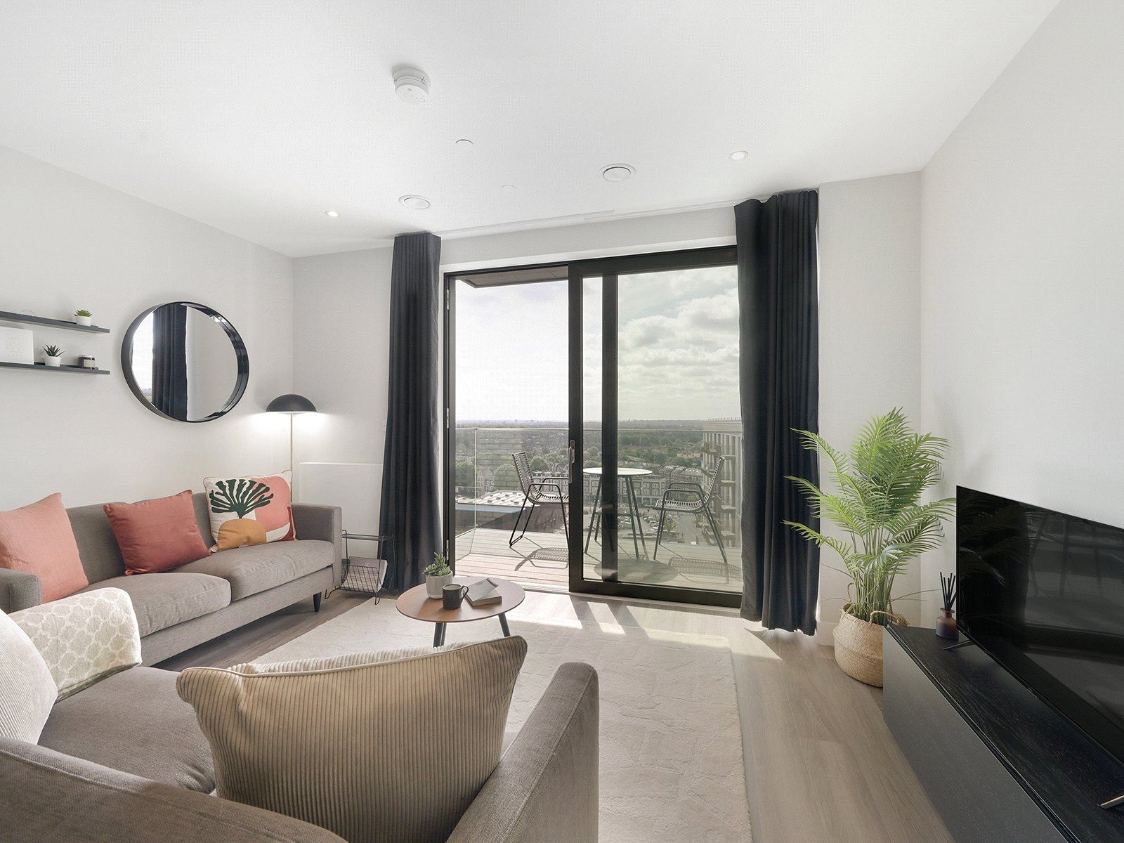 2 bed flat to rent in Kew Bridge, Thomas Layton Way TW8 Zoopla