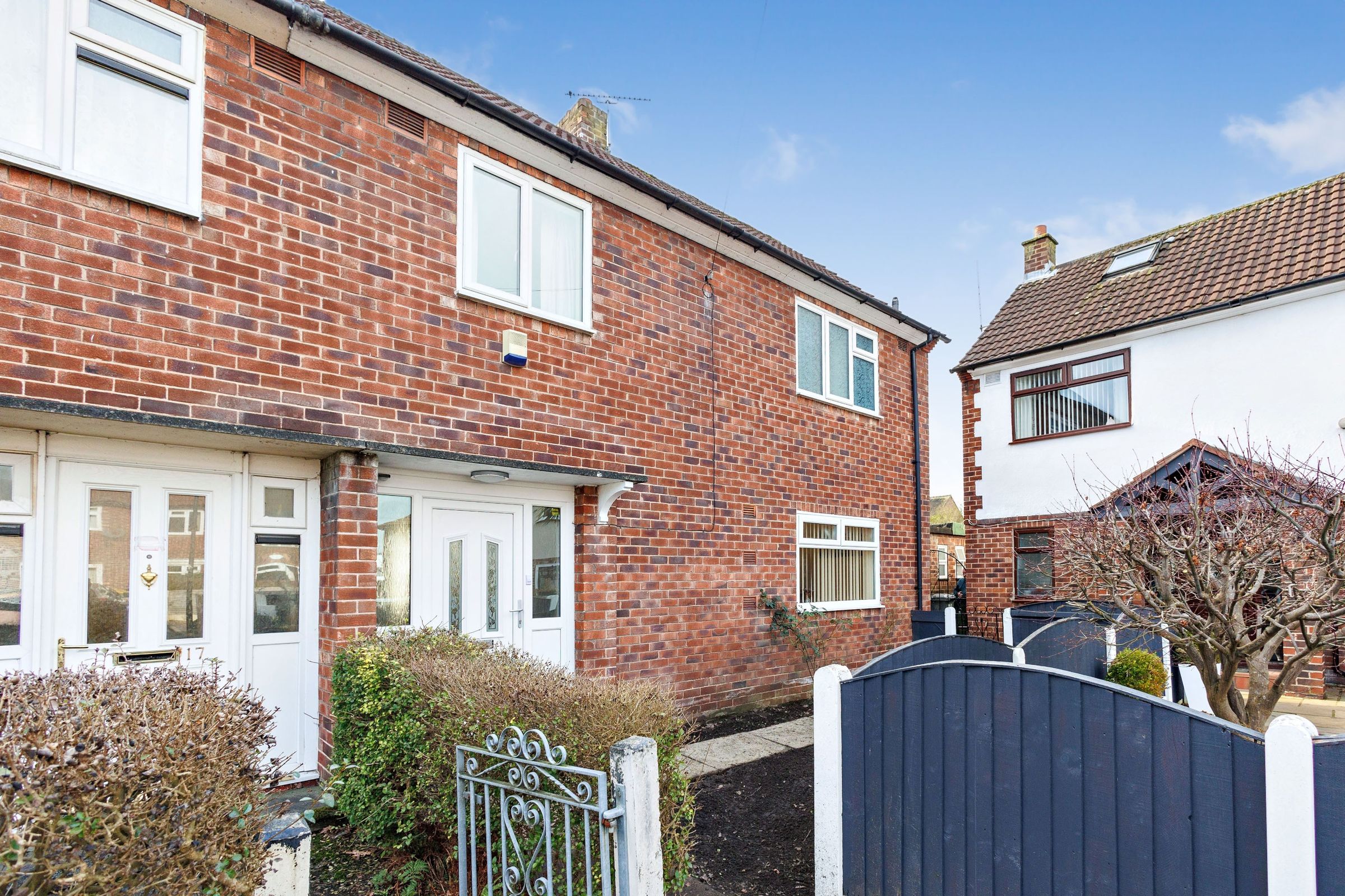 3 bed semidetached house for sale in Brixham Drive, Sale M33 Zoopla