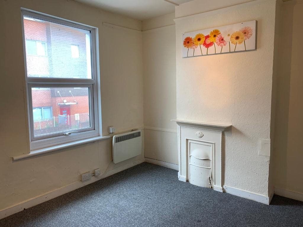 3 bed flat to rent in Desborough Road, High HP11 Zoopla