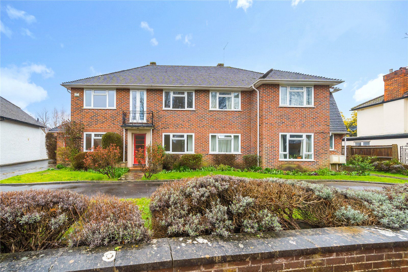 3 bed flat to rent in Parkwood Avenue, Esher KT10 Zoopla