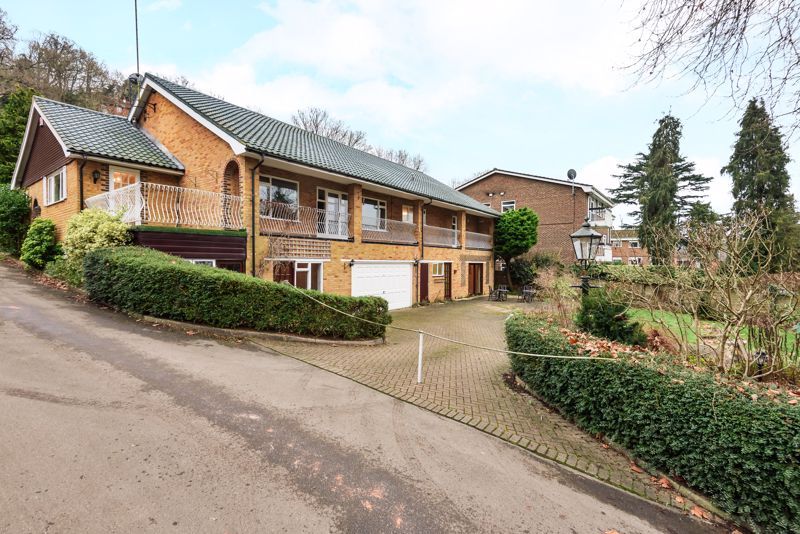 4 bed detached house to rent in Charterhouse Road, Godalming GU7 Zoopla