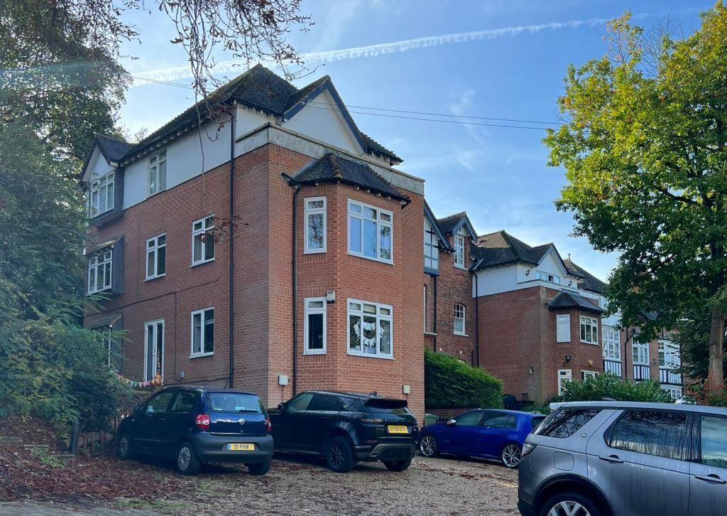2 bed flat to rent in Susans Wood, Chislehurst BR7 Zoopla