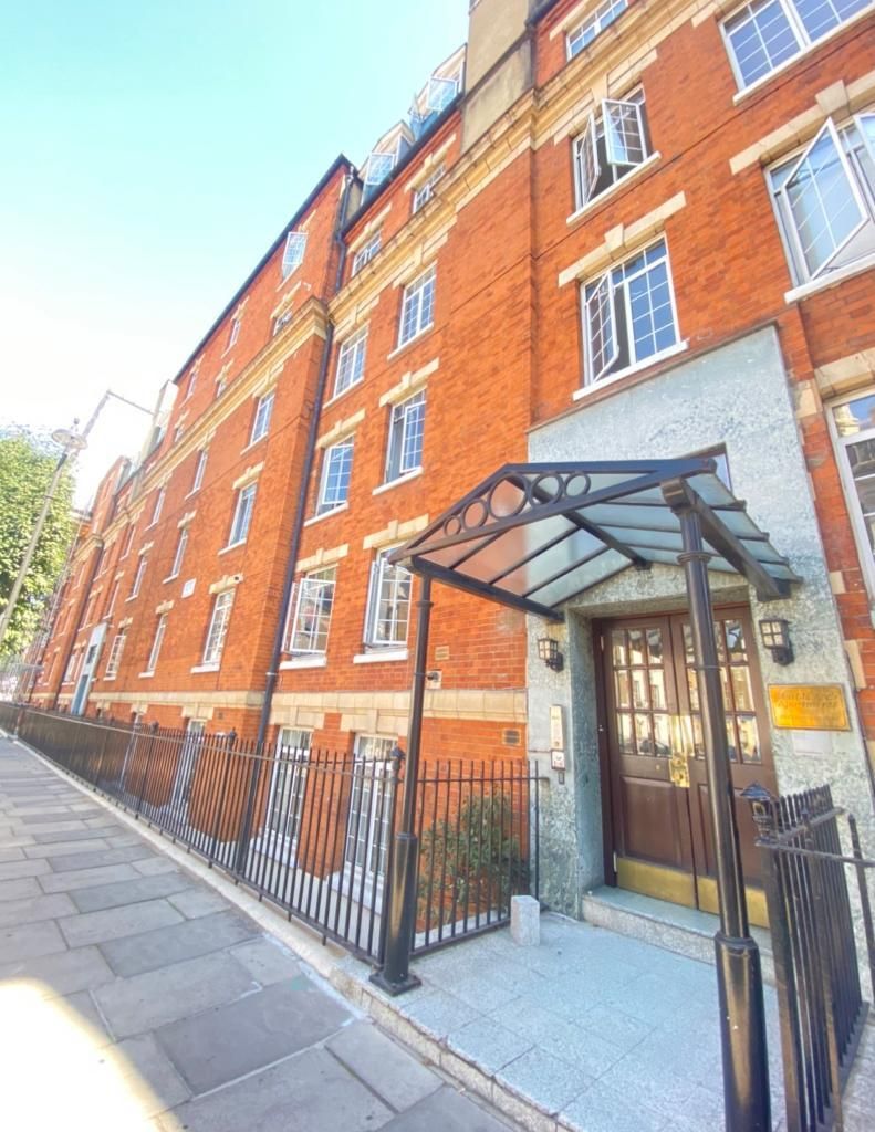Studio to rent in Marble Arch Apartments, 11 Harrowby Street