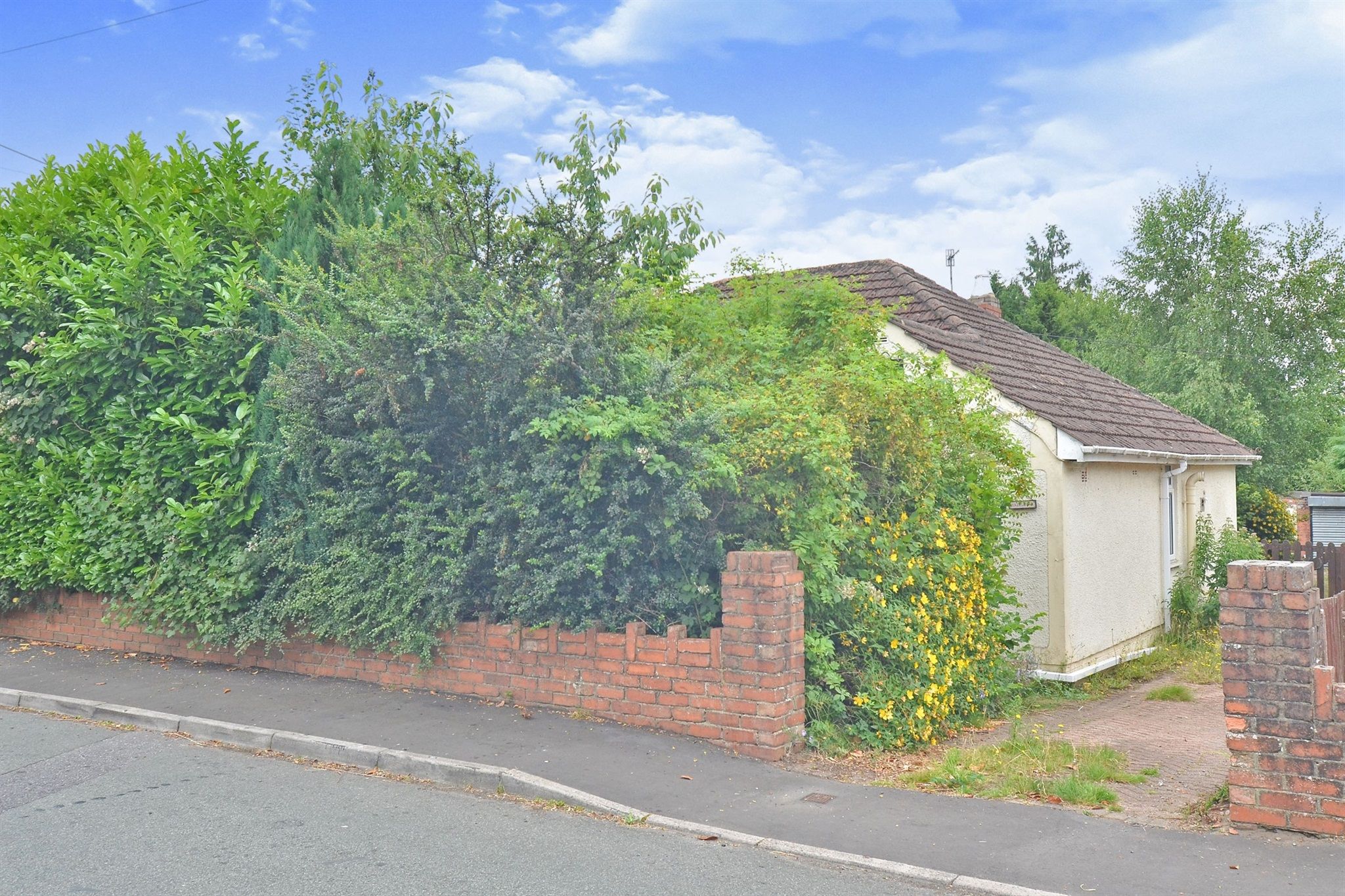 3 bed detached bungalow for sale in Pentwyn Road, Nelson, Treharris