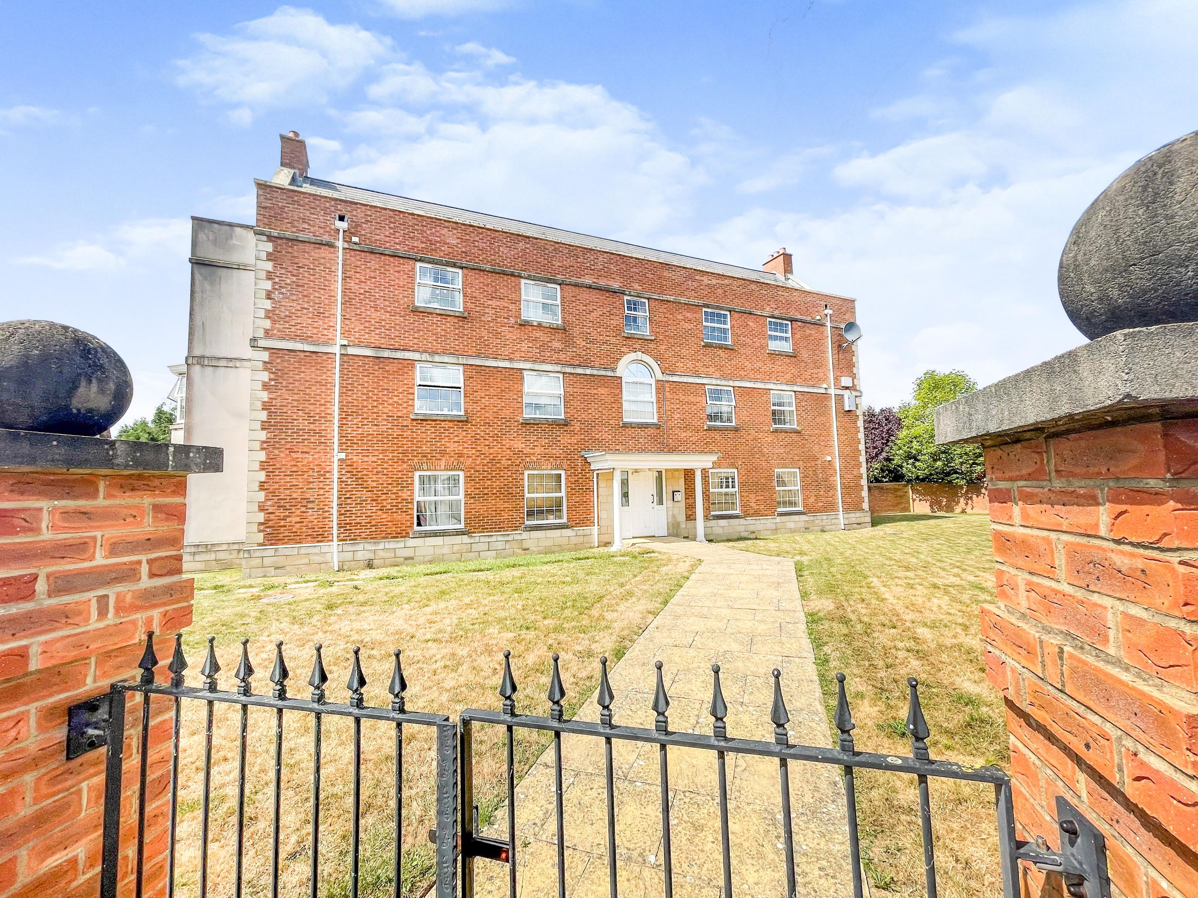 2 bed flat for sale in Boatman Close, Swindon SN25 Zoopla