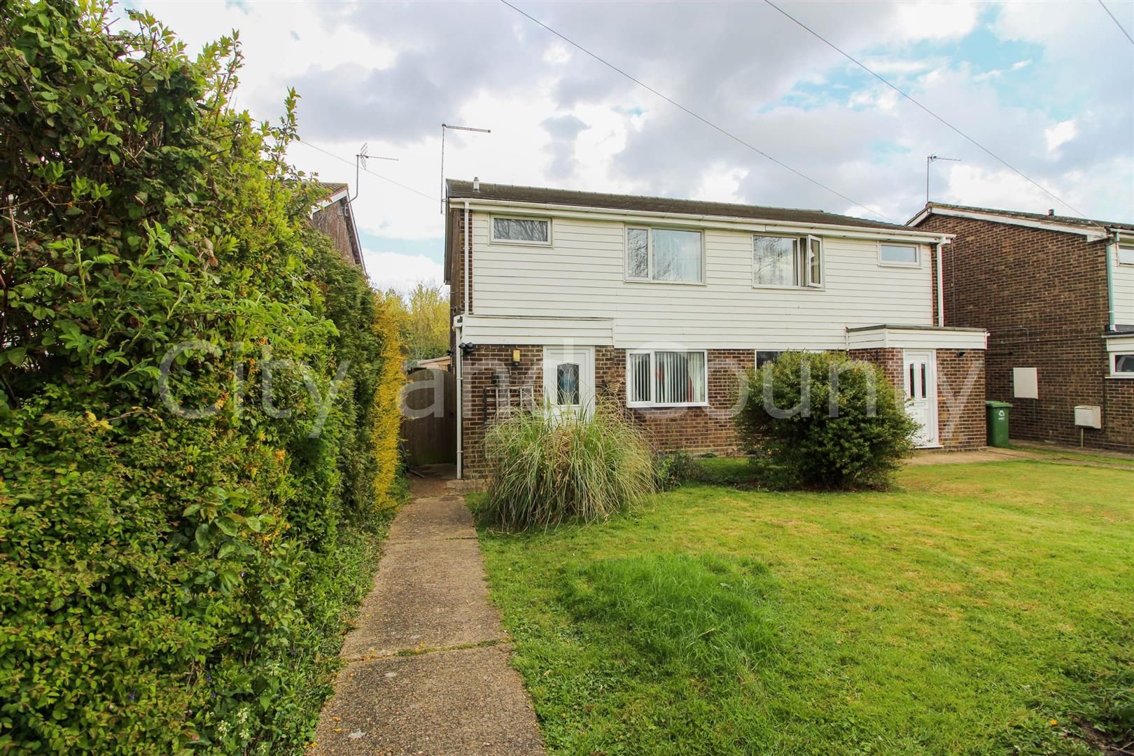3 bed semidetached house for sale in Ermine Way, Sawtry, Huntingdon