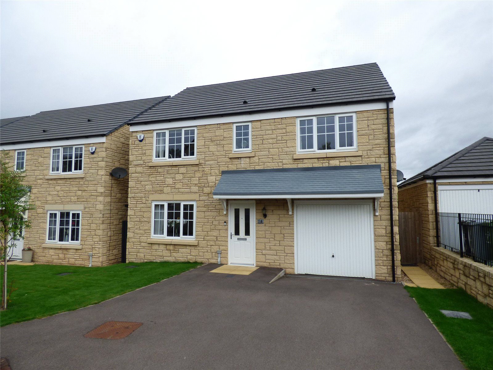 5 bed detached house for sale in Hawthorn Close, Disley, Stockport
