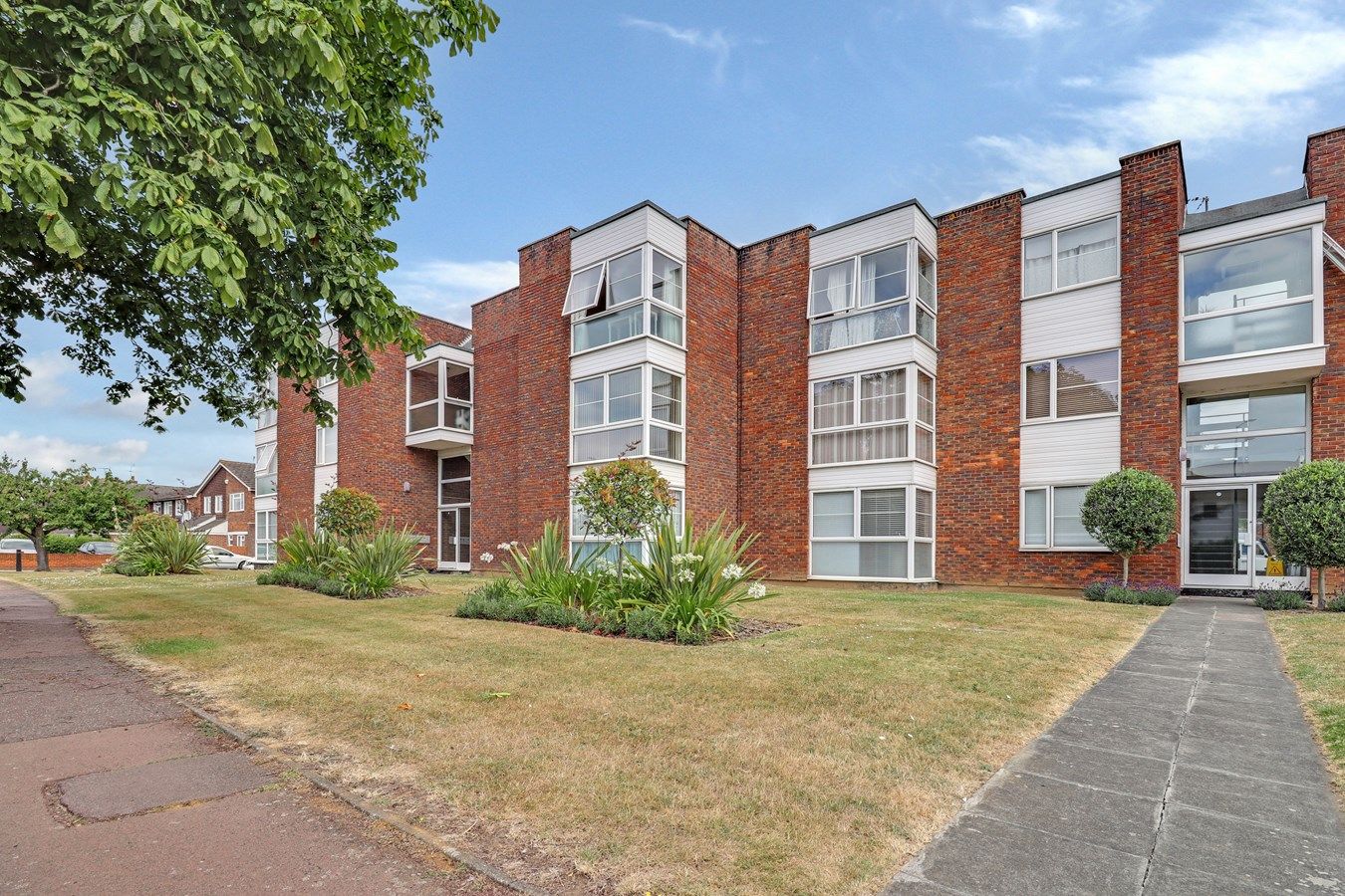 2 bed flat for sale in Thorpe Hall Avenue, Thorpe Bay SS1 Zoopla
