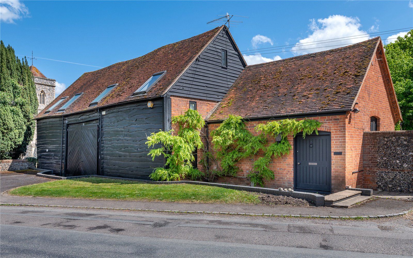 3 bed semidetached house for sale in Harpsden, HenleyOnThames