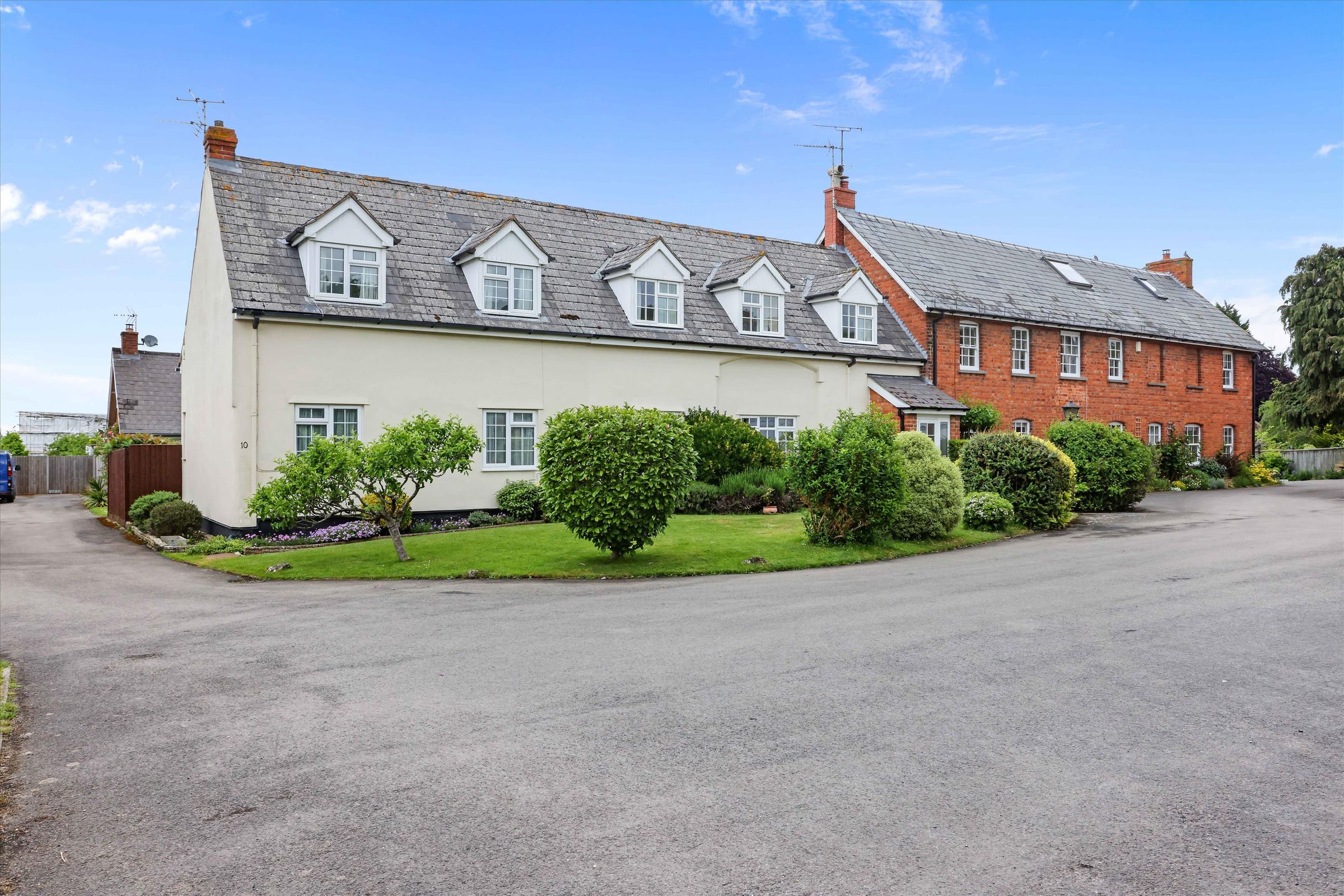 2 bed end terrace house for sale in Sandy Lane, Charlton Kings