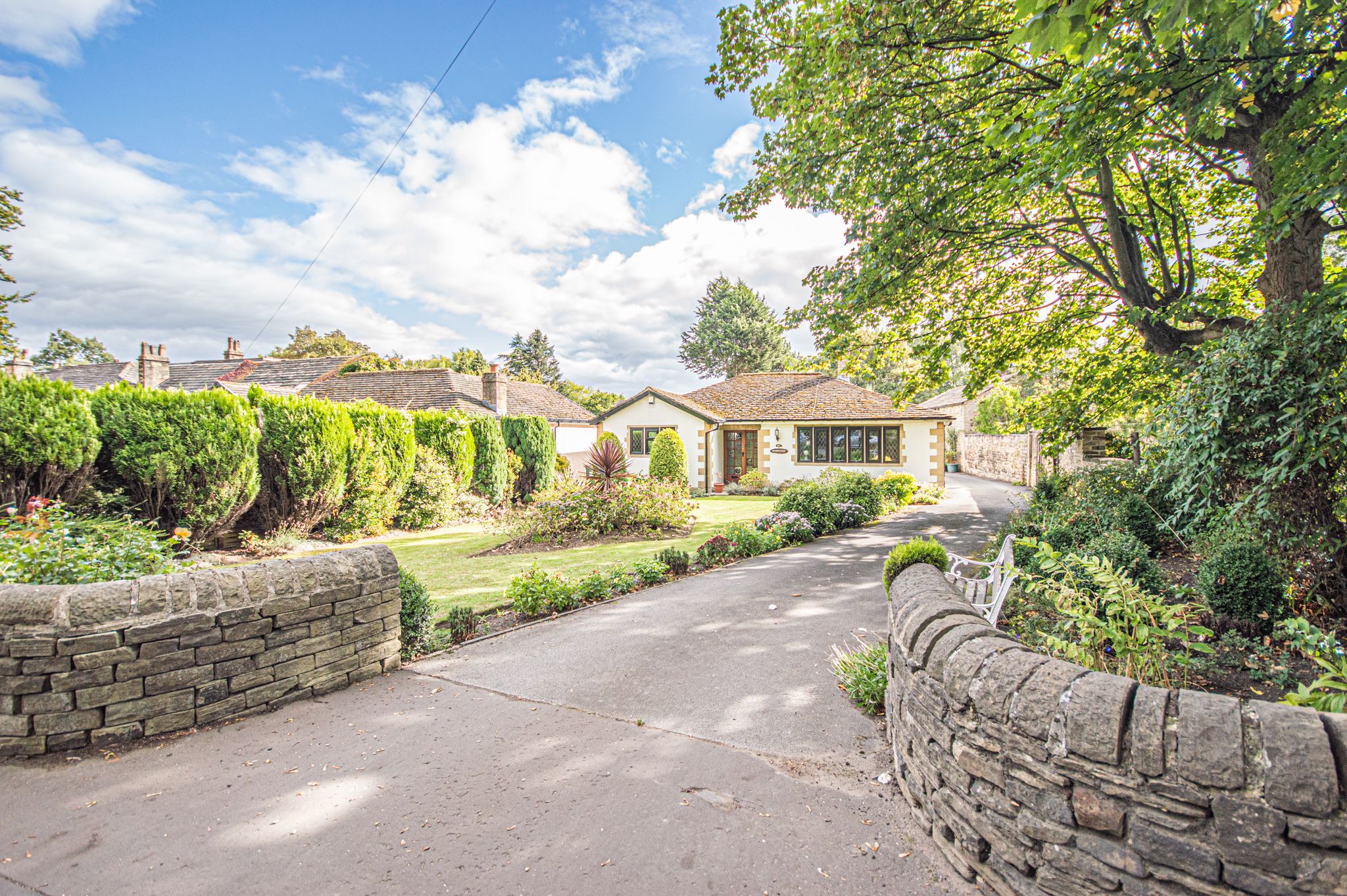 3 bed detached bungalow for sale in Huddersfield Road, Mirfield WF14