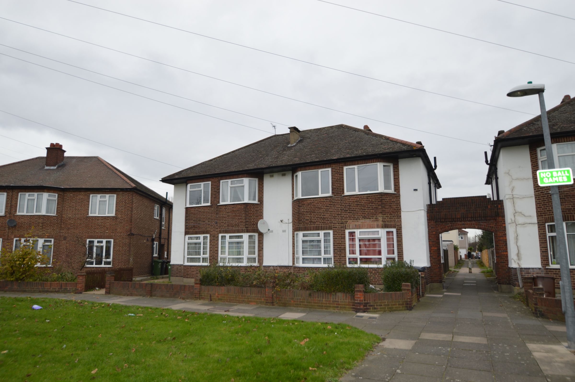 2 bed to rent in Rainham Road South, Dagenham RM10 Zoopla