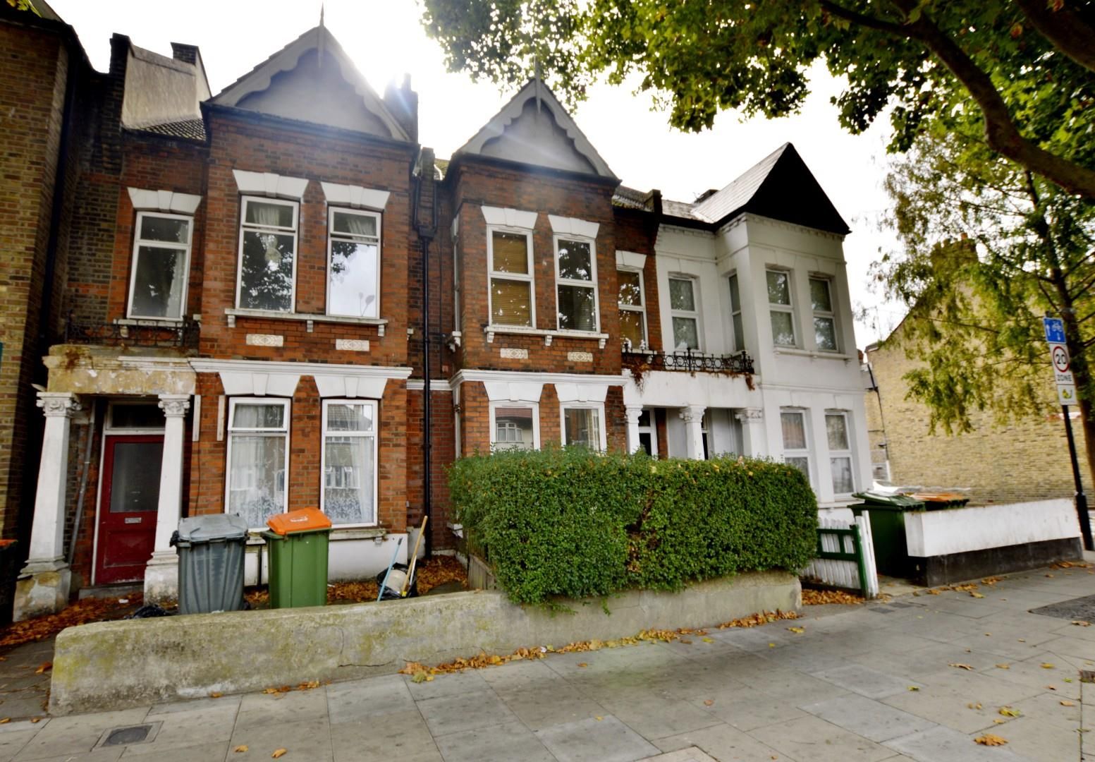 3 bed flat for sale in Barking Road, Plaistow, London E13 Zoopla
