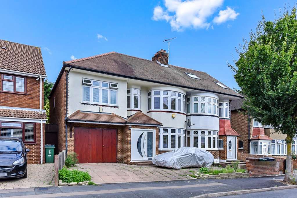 5 bed semidetached house for sale in Endlebury Road, Chingford E4 Zoopla