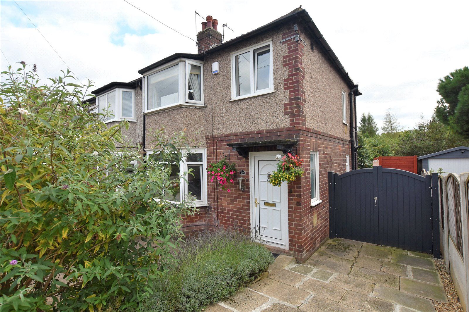 3 bed semidetached house for sale in Hawthorn Grove, Rodley, Leeds