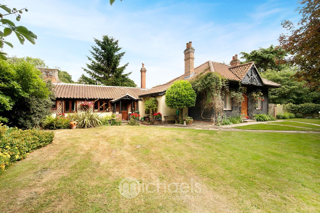 5 bed detached bungalow for sale in Berechurch Hall Road, Colchester