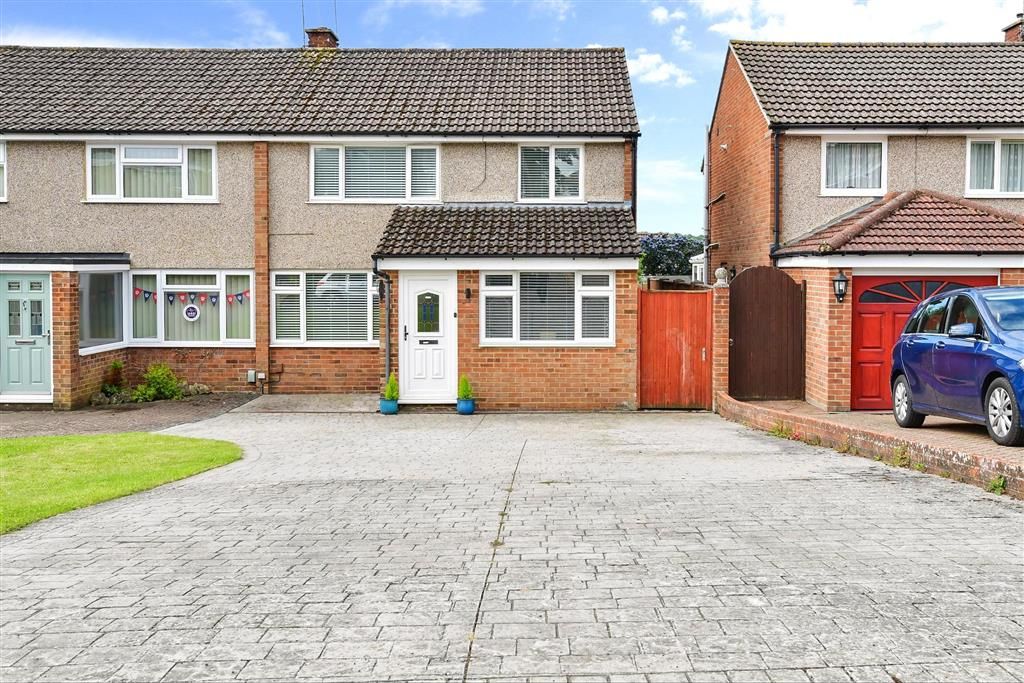 3 bed semidetached house for sale in Greystones Road, Bearsted