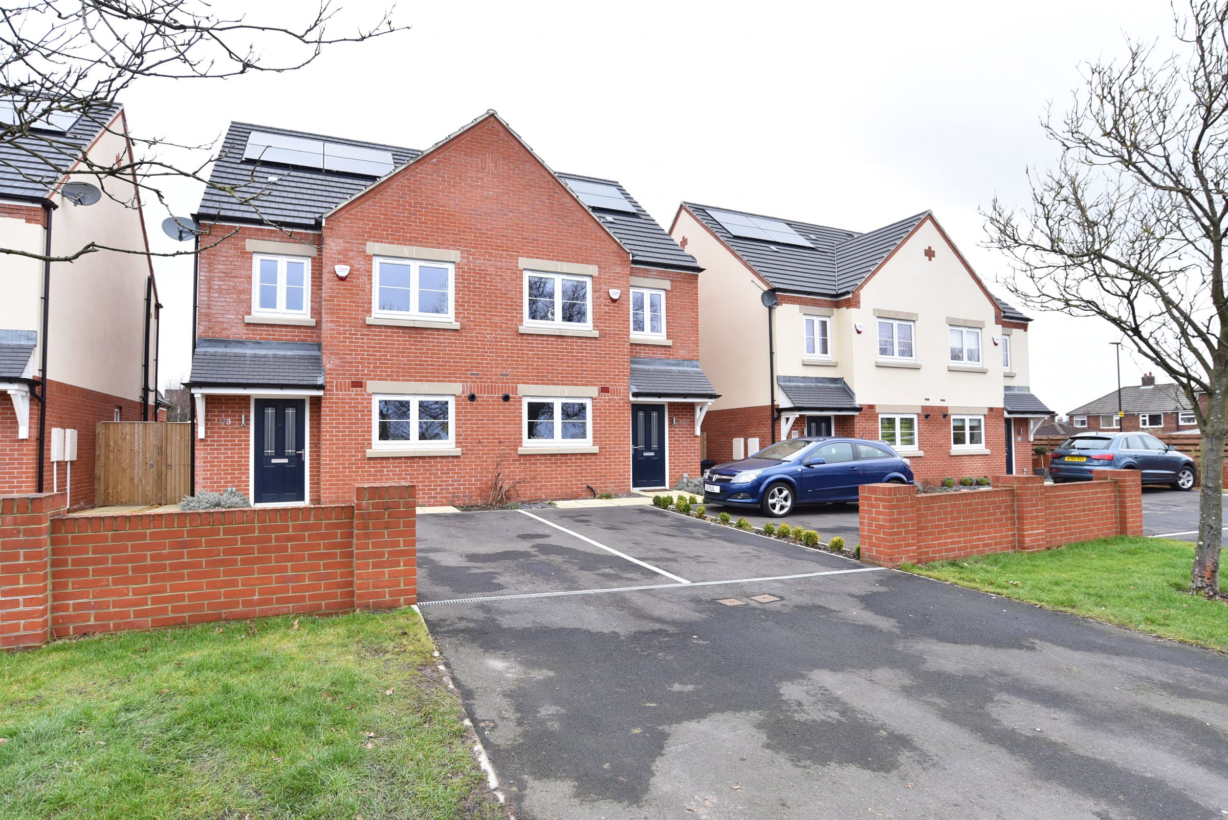 3 bed semidetached house for sale in Hookstone Chase, Harrogate HG2