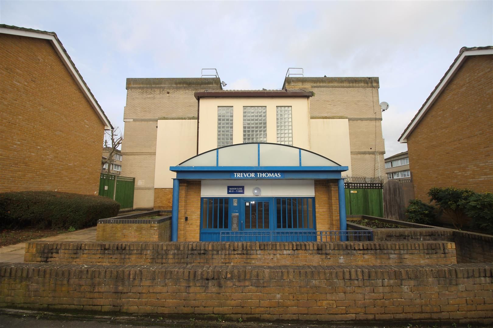 2 bed flat for sale in Baddow Close, Woodford Green IG8 Zoopla