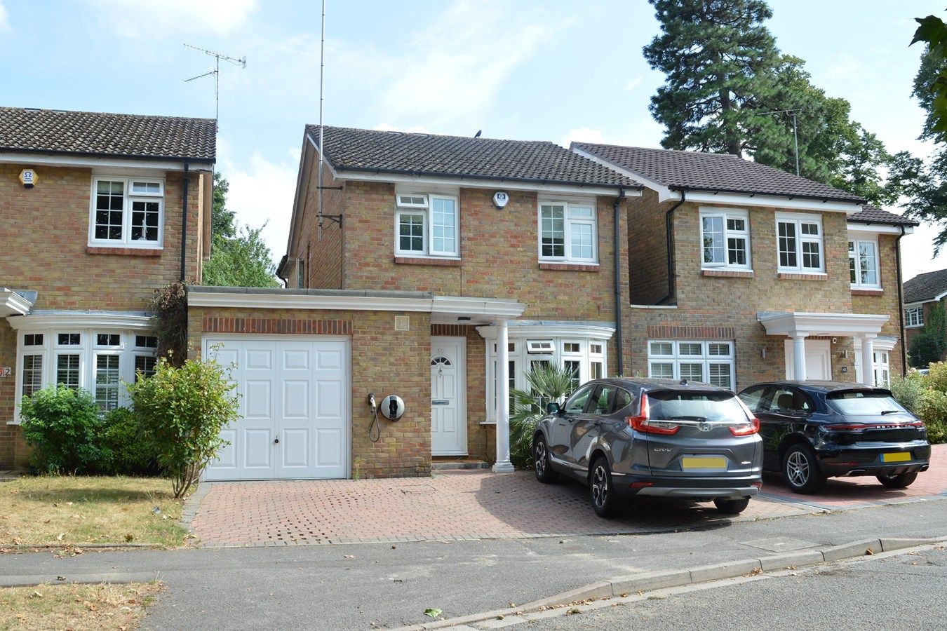 4 bed linkdetached house to rent in Marlborough Drive, Weybridge KT13 Zoopla