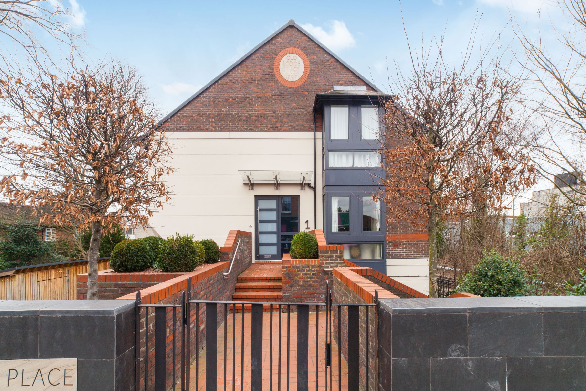 2 bed flat to rent in Old Lodge Place, St Margarets, Twickenham TW1