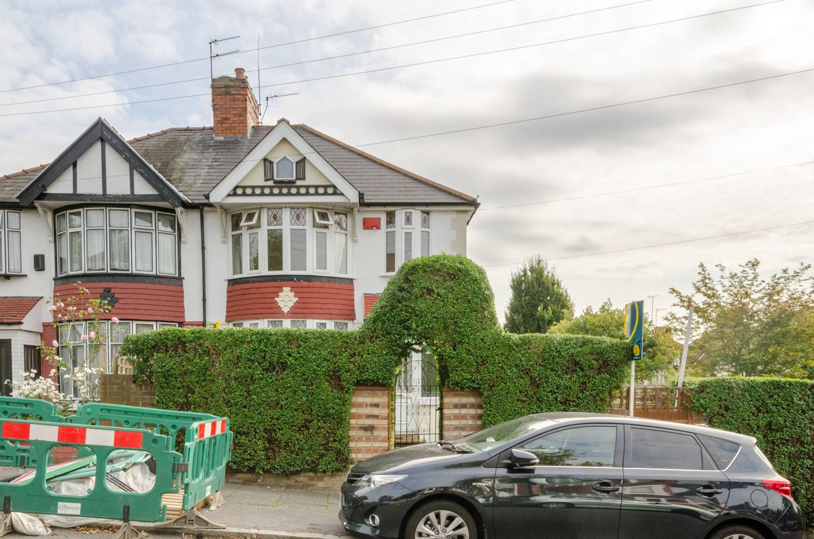 3 bed property for sale in Woodleigh Avenue, Friern London N12