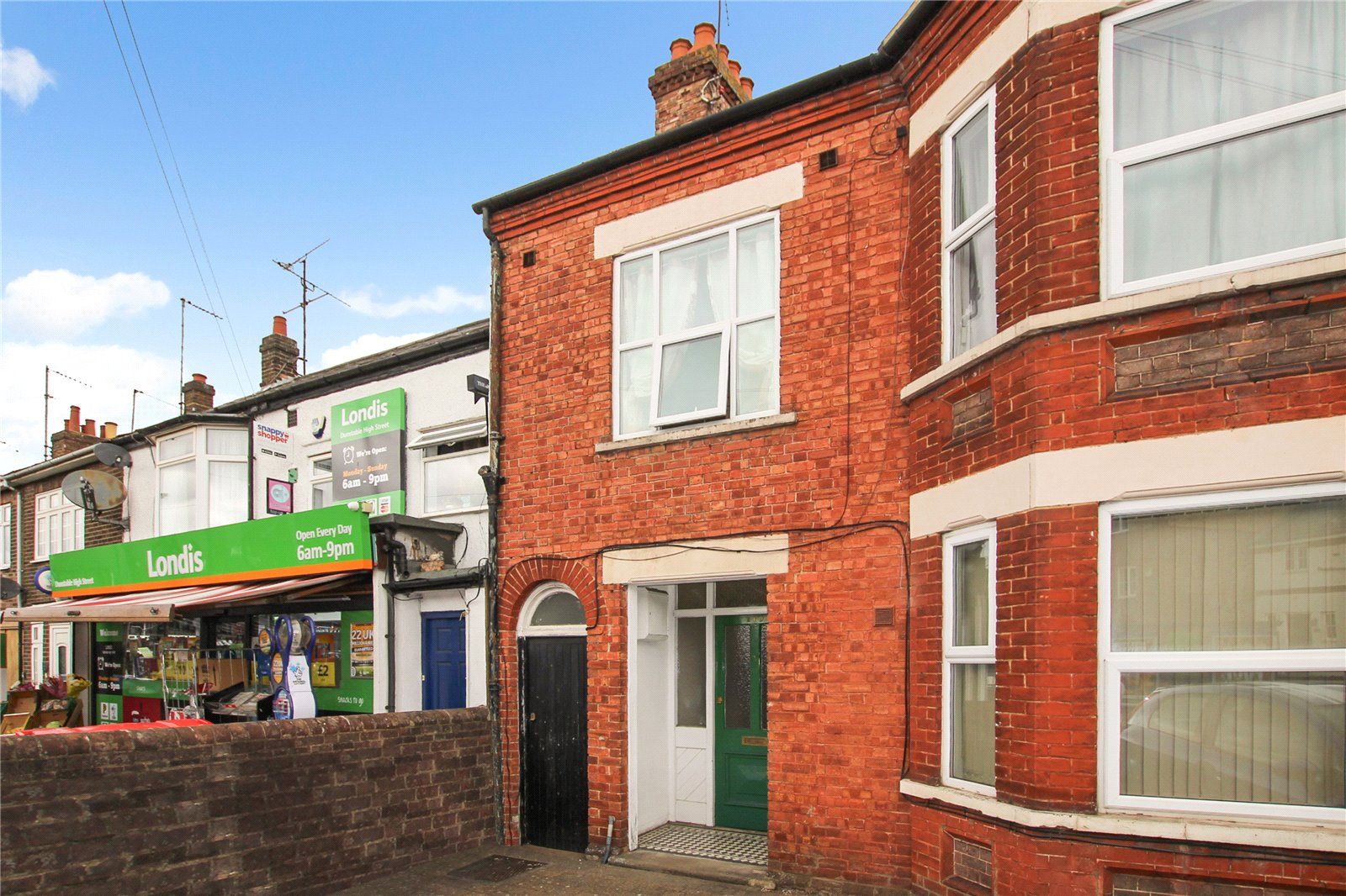 1 bed flat to rent in High Street South, Dunstable, Bedfordshire LU6