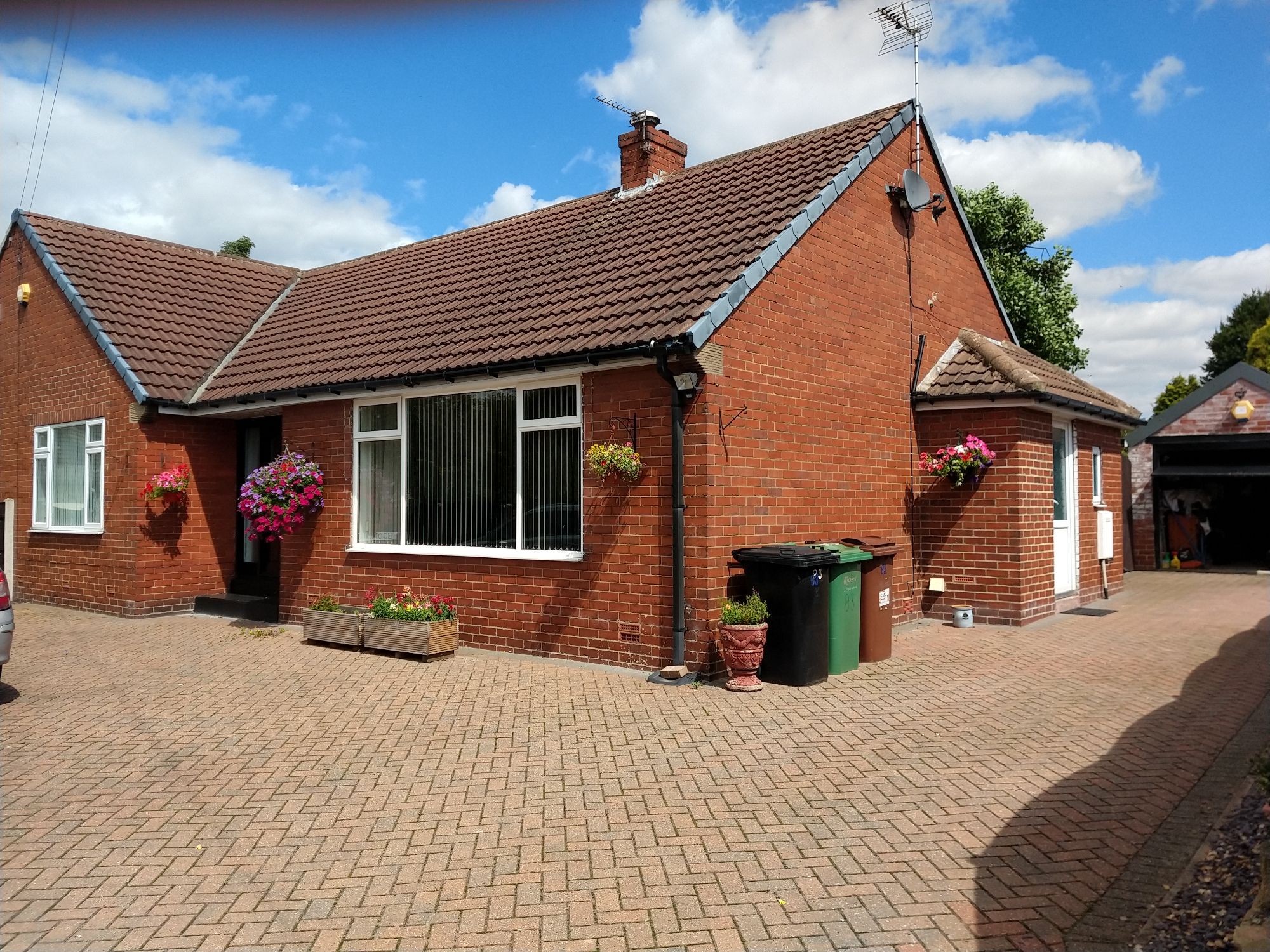 2 bed bungalow for sale in Valley Road, Kippax, Leeds LS25 Zoopla
