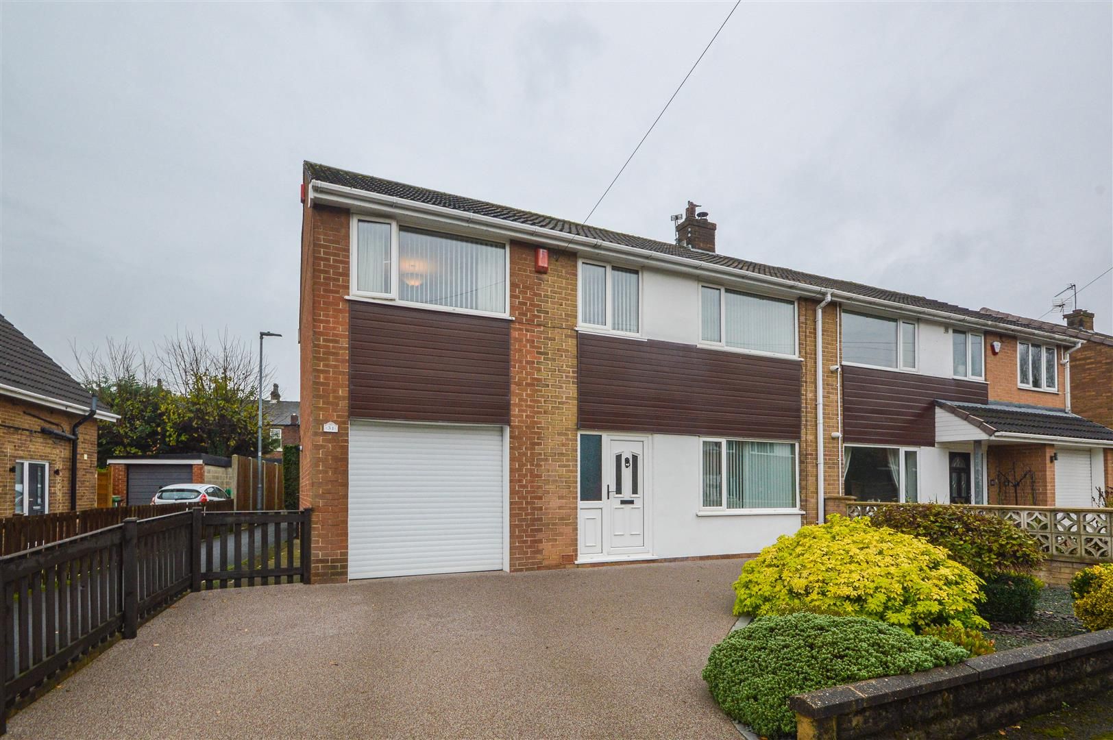 4 bed semidetached house for sale in Reid Park Avenue, Horbury