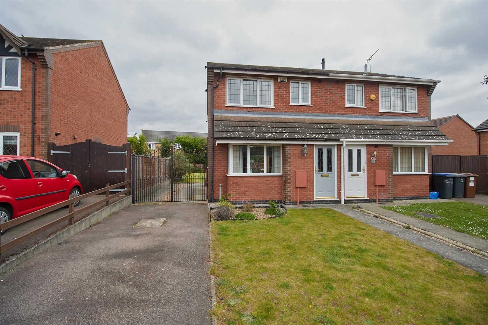 3 bed semidetached house for sale in Florian Way, Hinckley LE10 Zoopla