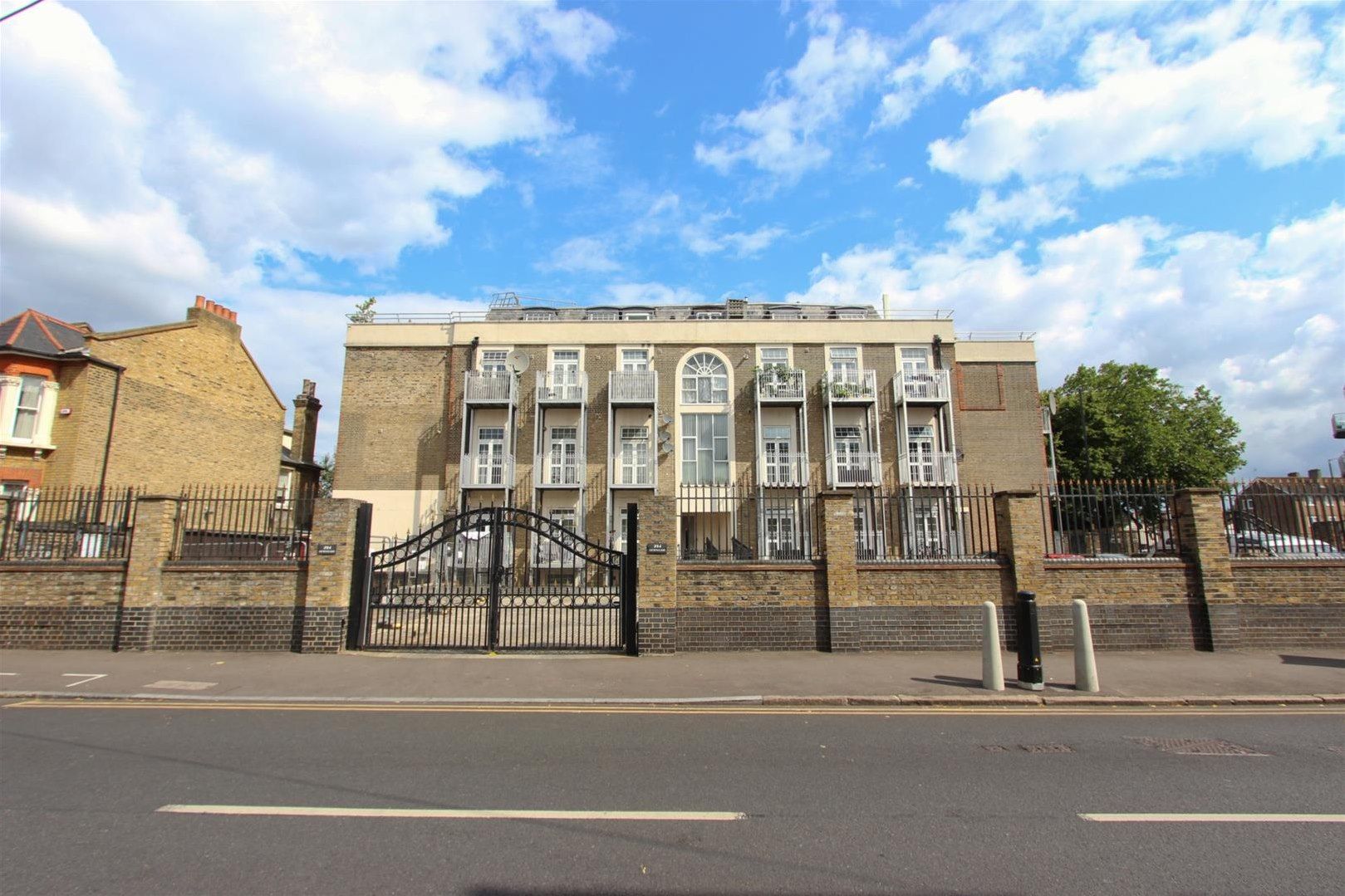 2 bed flat to rent in 214 Upton Lane, London E7 Zoopla