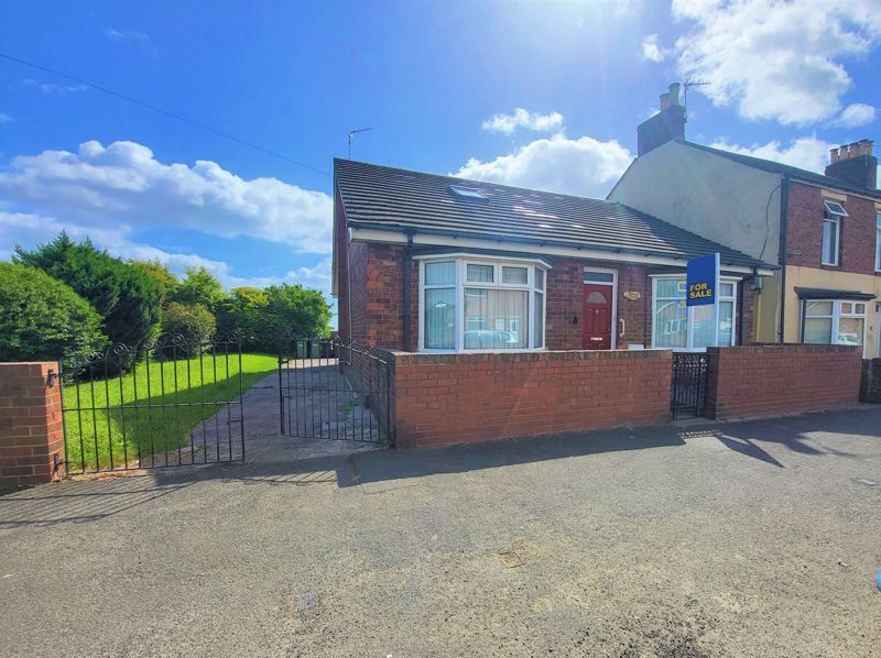 3 bed detached bungalow for sale in Hunns Buildings, Scotland Gate
