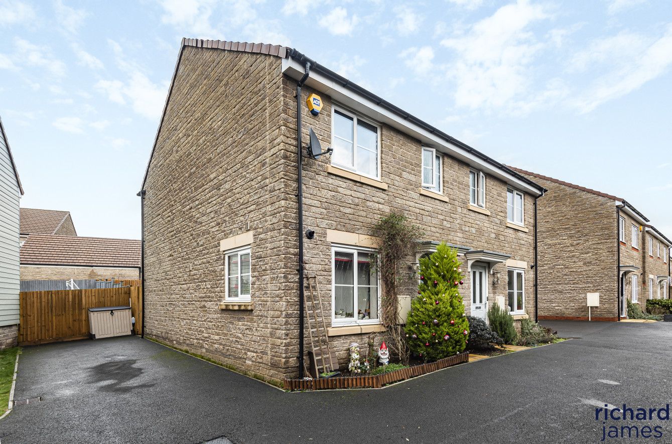 3 bed semidetached house for sale in Moses Mead, Ridgeway Farm